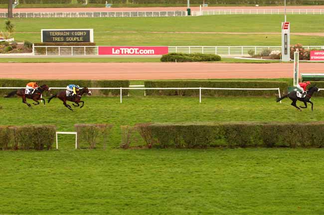Photo d'arrivée de la course pmu PRIX LYCOMING à ENGHIEN le Mardi 10 novembre 2015