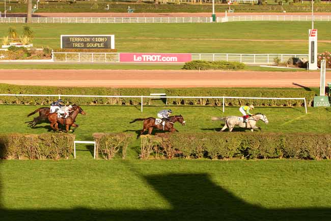 Photo d'arrivée de la course pmu PRIX DE NOGENT à ENGHIEN le Mardi 10 novembre 2015