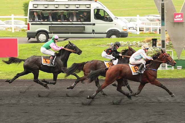 Photo d'arrivée de la course pmu PRIX DE LA CLAYETTE à PARIS-VINCENNES le Jeudi 12 novembre 2015