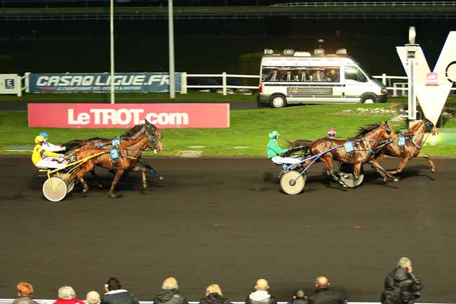 Photo d'arrivée de la course pmu PRIX D'AIX-LES-BAINS à PARIS-VINCENNES le Jeudi 12 novembre 2015