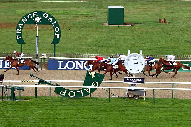 Photo d'arrivée de la course pmu PRIX DE L'ALLEE MASSINE à CHANTILLY le Vendredi 13 novembre 2015