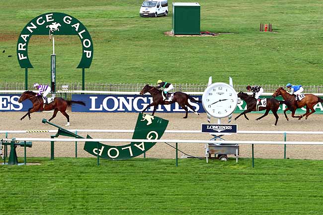 Photo d'arrivée de la course pmu PRIX DE L'ALLEE SANS-SOUCIS à CHANTILLY le Vendredi 13 novembre 2015