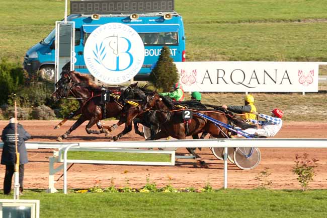 Photo d'arrivée de la course pmu PRIX DE L'HIPPODROME DE TOULOUSE à BORDEAUX-LE BOUSCAT le Dimanche 15 novembre 2015