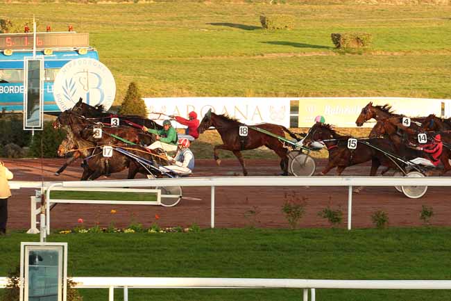 Photo d'arrivée de la course pmu PRIX ANDRE CARRUS à BORDEAUX-LE BOUSCAT le Dimanche 15 novembre 2015