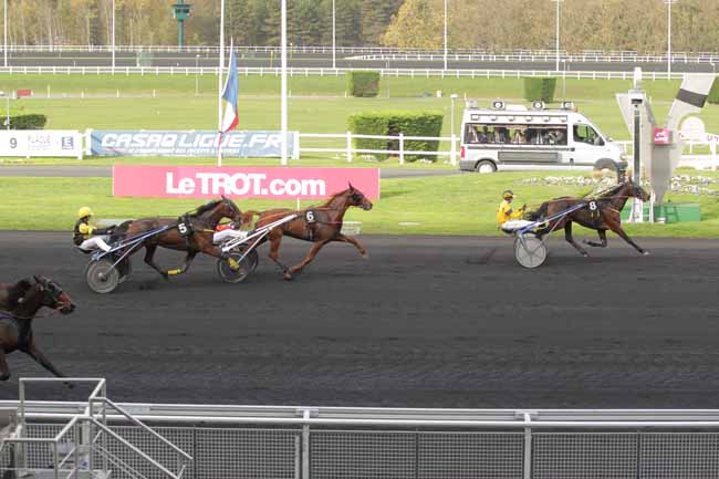 Photo d'arrivée de la course pmu PRIX DE LOUDUN à PARIS-VINCENNES le Lundi 16 novembre 2015