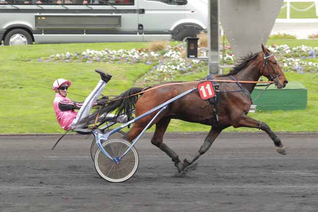 Photo d'arrivée de la course pmu PRIX DE BARENTON à PARIS-VINCENNES le Lundi 16 novembre 2015