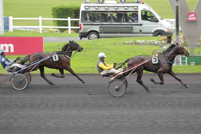 Photo d'arrivée de la course pmu PRIX DE CARENTAN (GR B) à PARIS-VINCENNES le Jeudi 19 novembre 2015