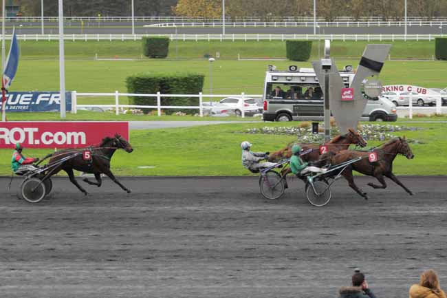 Photo d'arrivée de la course pmu PRIX DE PLESTIN-LES-GREVES à PARIS-VINCENNES le Jeudi 19 novembre 2015