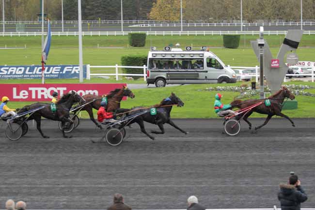 Photo d'arrivée de la course pmu PRIX DE DUNKERQUE à PARIS-VINCENNES le Jeudi 19 novembre 2015