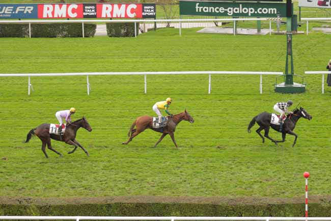 Photo d'arrivée de la course pmu PRIX DE JOYENVAL à SAINT-CLOUD le Vendredi 20 novembre 2015