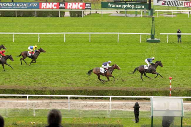 Photo d'arrivée de la course pmu PRIX DE CHOISY à SAINT-CLOUD le Vendredi 20 novembre 2015