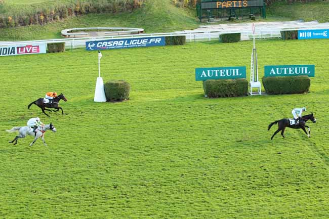 Photo d'arrivée de la course pmu PRIX SYTAJ à AUTEUIL le Dimanche 22 novembre 2015