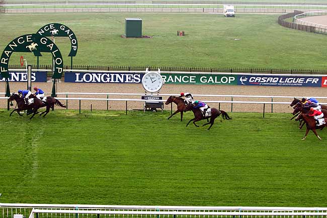 Photo d'arrivée de la course pmu PRIX TANTIEME à CHANTILLY le Mardi 24 novembre 2015