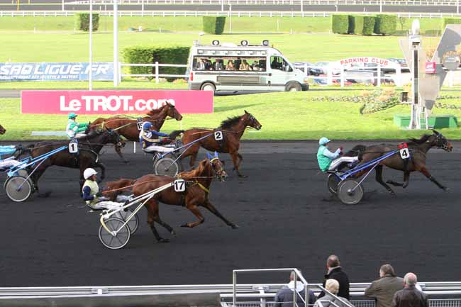 Photo d'arrivée de la course pmu PRIX DE SILLE-LE-GUILLAUME à PARIS-VINCENNES le Jeudi 26 novembre 2015