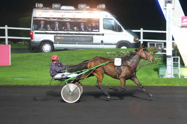 Photo d'arrivée de la course pmu PRIX PHILIA à PARIS-VINCENNES le Vendredi 27 novembre 2015
