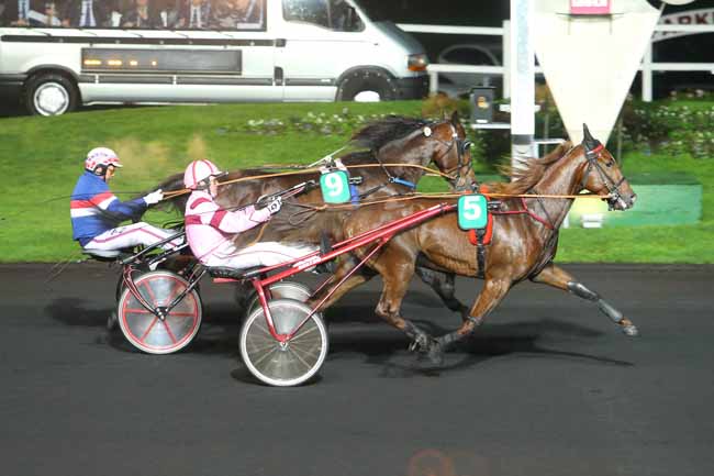 Photo d'arrivée de la course pmu PRIX SIWA à PARIS-VINCENNES le Vendredi 27 novembre 2015