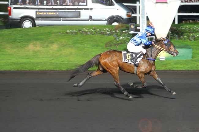 Photo d'arrivée de la course pmu PRIX NORMA à PARIS-VINCENNES le Vendredi 27 novembre 2015