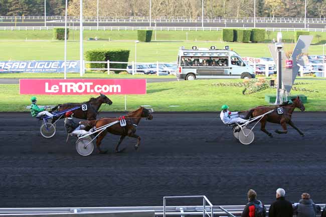 Photo d'arrivée de la course pmu PRIX MAURICE THEVENON à PARIS-VINCENNES le Samedi 28 novembre 2015