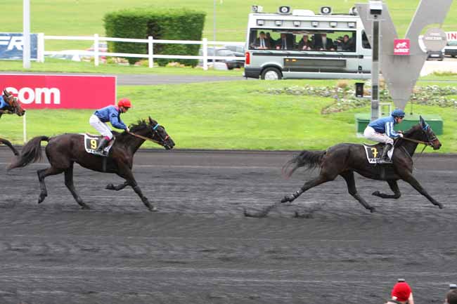Photo d'arrivée de la course pmu PRIX DU BERRY à PARIS-VINCENNES le Lundi 30 novembre 2015