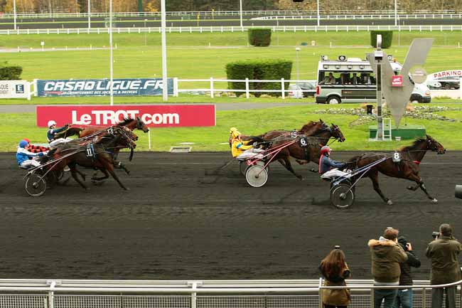 Photo d'arrivée de la course pmu PRIX DE MURAT à PARIS-VINCENNES le Mercredi 2 décembre 2015