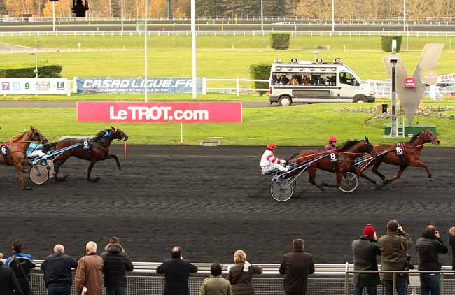 Photo d'arrivée de la course pmu PRIX DE SAINT-AUBIN-LES-ELBEUF à PARIS-VINCENNES le Jeudi 3 décembre 2015