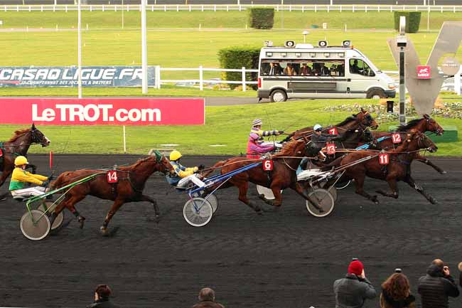 Photo d'arrivée de la course pmu PRIX DE LIMERMONT (GR A) à PARIS-VINCENNES le Jeudi 3 décembre 2015