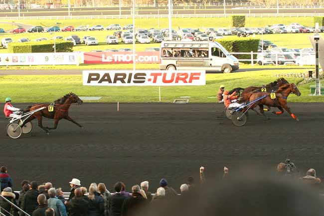 Photo d'arrivée de la course pmu MASTERS GRAND NATIONAL DU TROT - PARIS-TURF à PARIS-VINCENNES le Dimanche 6 décembre 2015