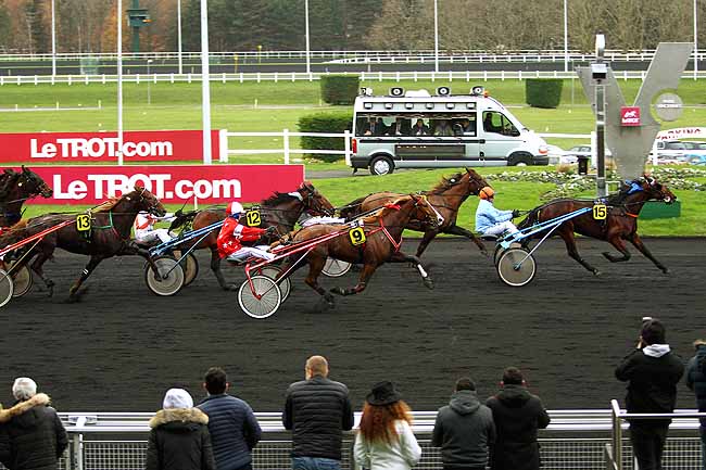 Photo d'arrivée de la course pmu PRIX DE JUSSY à PARIS-VINCENNES le Jeudi 10 décembre 2015
