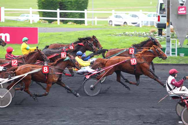 Photo d'arrivée de la course pmu PRIX DE LIMOURS à PARIS-VINCENNES le Vendredi 11 décembre 2015