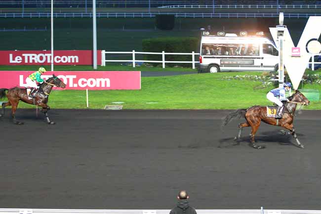Photo d'arrivée de la course pmu PRIX DE GRAMAT à PARIS-VINCENNES le Vendredi 11 décembre 2015