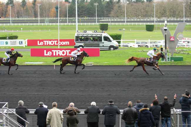 Photo d'arrivée de la course pmu PRIX RAOUL BALLIERE à PARIS-VINCENNES le Samedi 12 décembre 2015