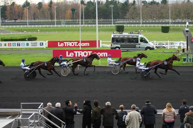Photo d'arrivée de la course pmu PRIX DE CRECY-LA-CHAPELLE à PARIS-VINCENNES le Samedi 12 décembre 2015