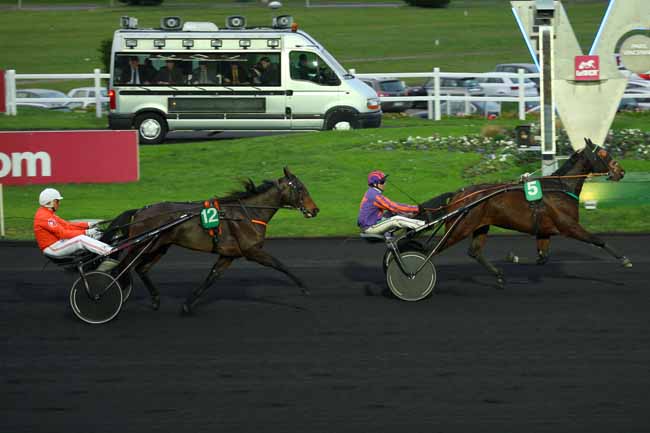 Photo d'arrivée de la course pmu PRIX NARQUOIS à PARIS-VINCENNES le Samedi 12 décembre 2015