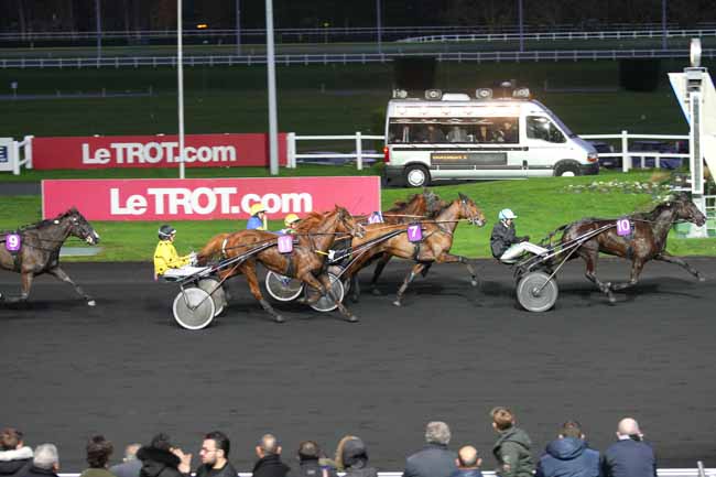Photo d'arrivée de la course pmu PRIX DE CANCALE à PARIS-VINCENNES le Samedi 12 décembre 2015