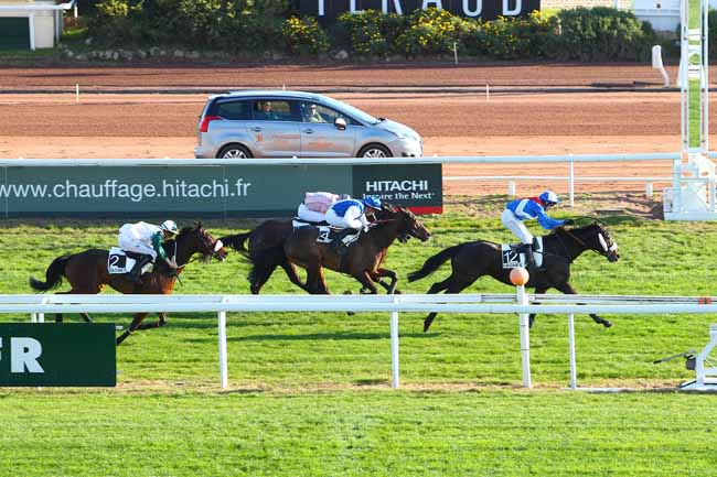 Photo d'arrivée de la course pmu PRIX DE LA PROMENADE DES ANGLAIS à CAGNES-SUR-MER le Lundi 14 décembre 2015