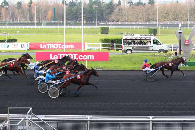 Photo d'arrivée de la course pmu PRIX D'ISIGNY à PARIS-VINCENNES le Mardi 15 décembre 2015