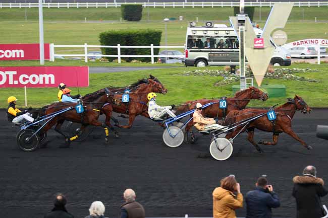 Photo d'arrivée de la course pmu PRIX DE QUISSAC (GR A) à PARIS-VINCENNES le Mardi 15 décembre 2015