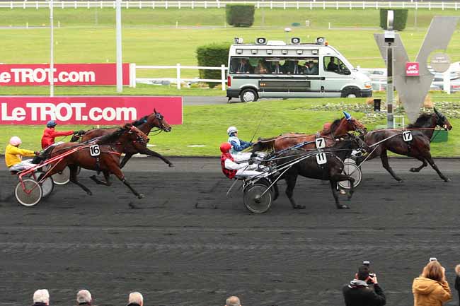 Photo d'arrivée de la course pmu PRIX DE LUXE à PARIS-VINCENNES le Mercredi 16 décembre 2015