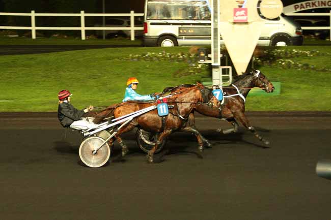 Photo d'arrivée de la course pmu PRIX DE SAINT-GERMAIN à PARIS-VINCENNES le Mercredi 16 décembre 2015
