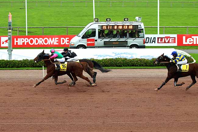 Photo d'arrivée de la course pmu PRIX DES PISSENLITS à CABOURG le Jeudi 17 décembre 2015
