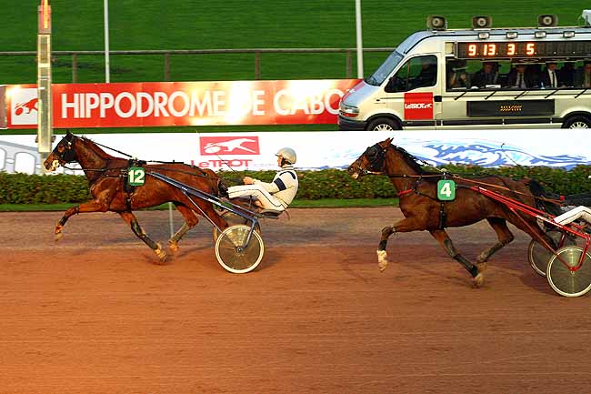 Photo d'arrivée de la course pmu PRIX DES SILENES (GR B) à CABOURG le Jeudi 17 décembre 2015