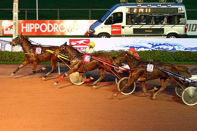 Photo d'arrivée de la course pmu PRIX DES ORMES à CABOURG le Jeudi 17 décembre 2015