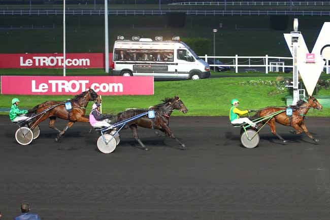 Photo d'arrivée de la course pmu PRIX DE DORDIVES à PARIS-VINCENNES le Vendredi 18 décembre 2015