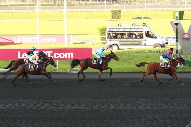Photo d'arrivée de la course pmu PRIX DE CLAMART à PARIS-VINCENNES le Mardi 22 décembre 2015