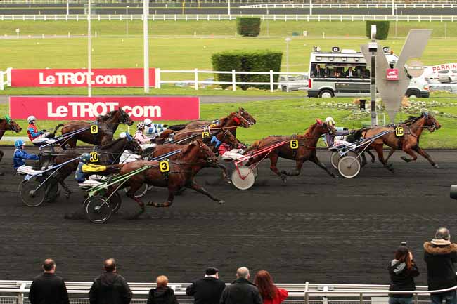 Photo d'arrivée de la course pmu PRIX DE PONS à PARIS-VINCENNES le Vendredi 25 décembre 2015