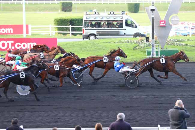 Photo d'arrivée de la course pmu PRIX DE CHAMBORD à PARIS-VINCENNES le Lundi 28 décembre 2015