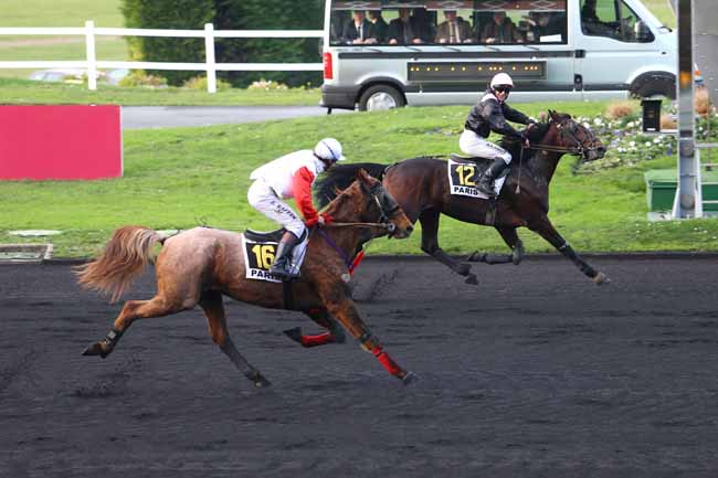 Photo d'arrivée de la course pmu PRIX D'ABANCOURT à PARIS-VINCENNES le Lundi 28 décembre 2015