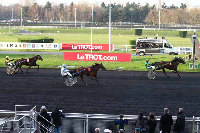 Photo d'arrivée de la course pmu PRIX D'ERBRAY à PARIS-VINCENNES le Lundi 28 décembre 2015
