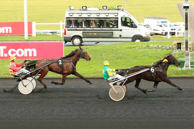 Photo d'arrivée de la course pmu PRIX D'ERAGNY à PARIS-VINCENNES le Mardi 29 décembre 2015