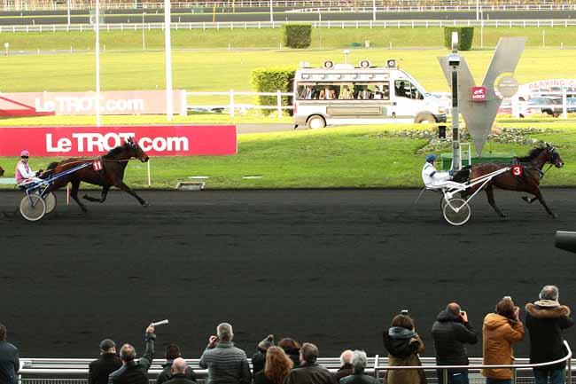 Photo d'arrivée de la course pmu PRIX DE BRASSAC-LES-MINES (GR A) à PARIS-VINCENNES le Mardi 29 décembre 2015